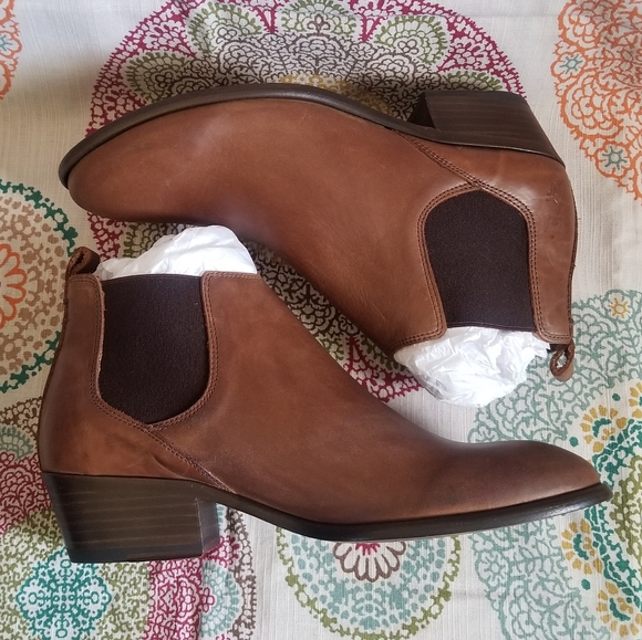 Frye Women's Carson Chelsea Ankle Boots - Picture 6 of 12